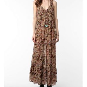 Kimchi Blue • Floral Tiered Maxi Dress